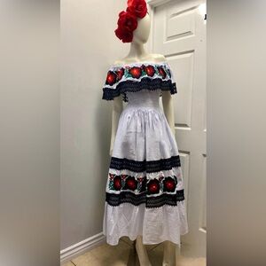 Mexican Embroidered Cotton Off-Shoulder dress - White and Black